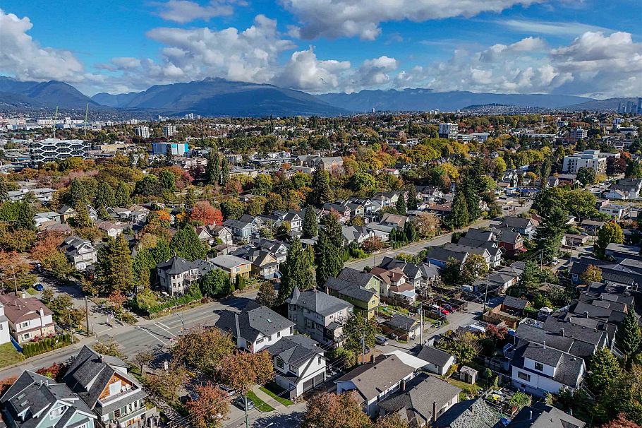 1124 E 12th Avenue Vancouver, BC - 6