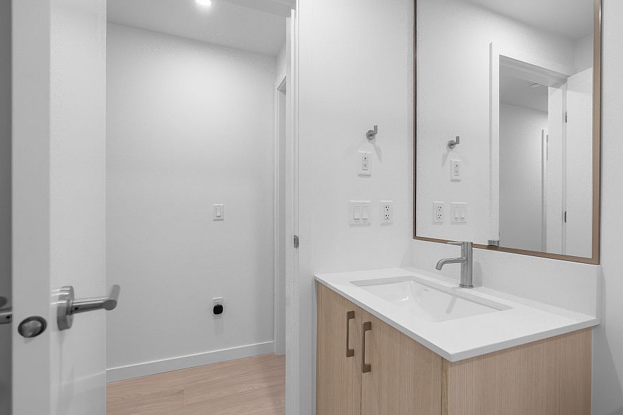 120 954 Lytton Street North Vancouver, BC - 23
