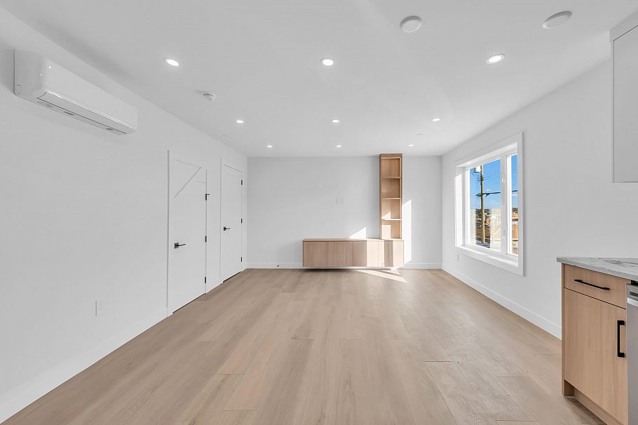 3036 E 5th Avenue Vancouver, BC - 12
