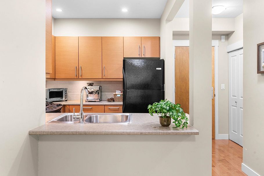 208 188 W 29 Street North Vancouver, BC - 12