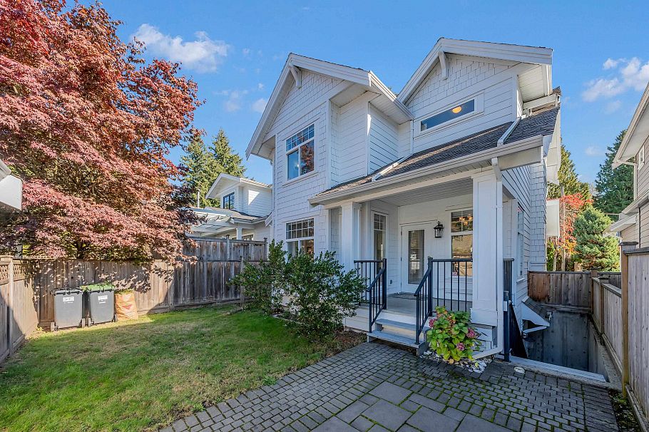 2411 George Street North Vancouver, BC - 37