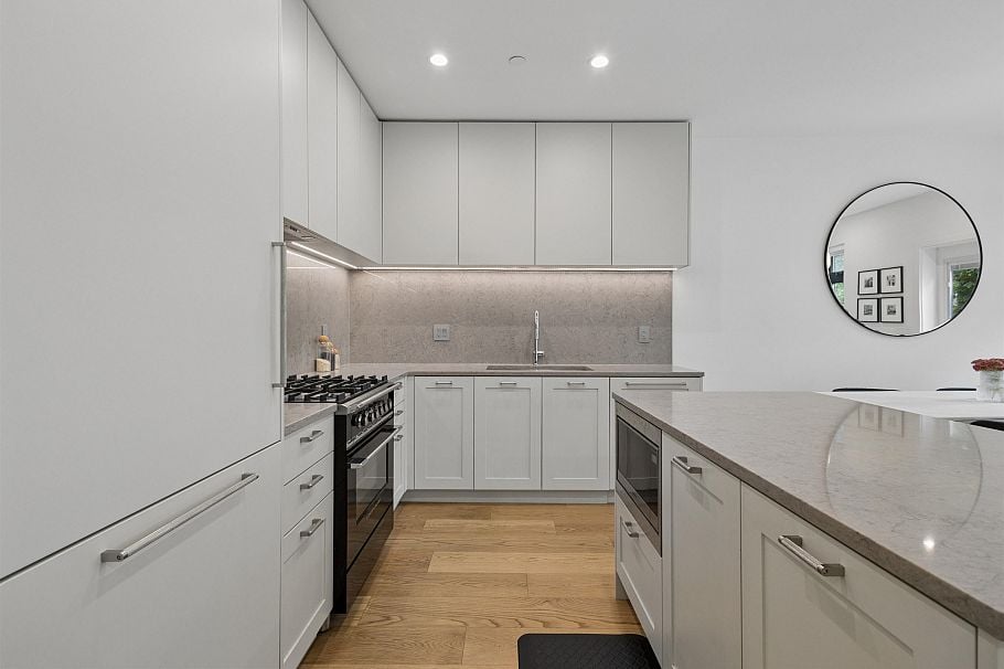 1014 E 16th Avenue Vancouver, BC - 2