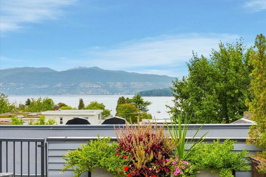 16 1620 Balsam Street Vancouver, BC - 9