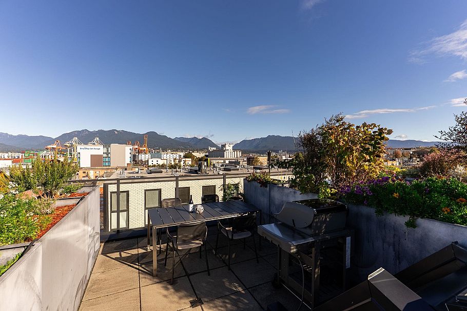 309 1647 E Pender Street Vancouver, BC - 9