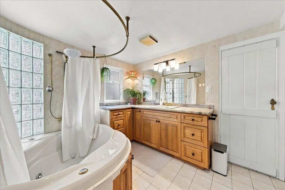 2363 Windridge Drive North Vancouver, BC - 11