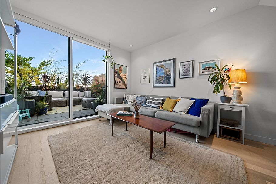 312 1647 E Pender Street Vancouver, BC - 8