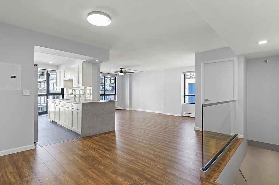 289 Drake Street Vancouver, BC - 1