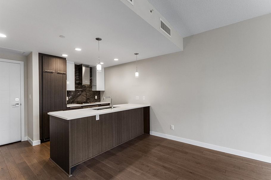 305 4963 Cambie Street Vancouver, BC - 4