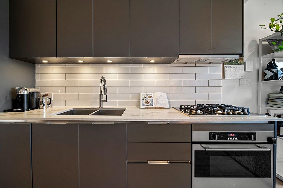 312 1647 E Pender Street Vancouver, BC - 5