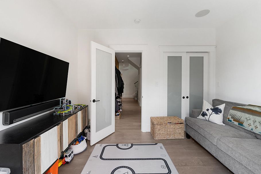 540 Brand Street North Vancouver, BC - 31