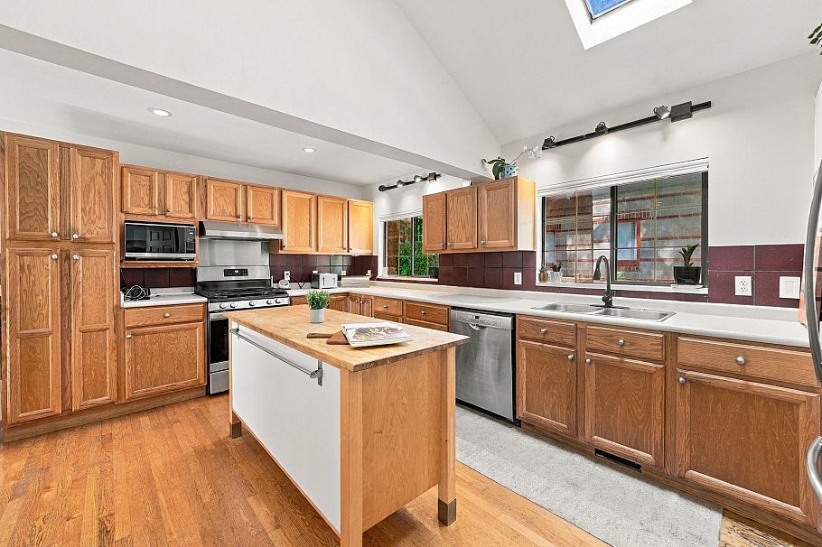 1720 Deep Cove Road North Vancouver, BC - 12