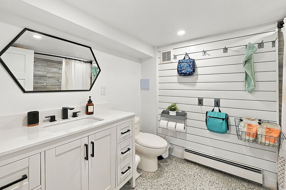 1720 Deep Cove Road North Vancouver, BC - 23