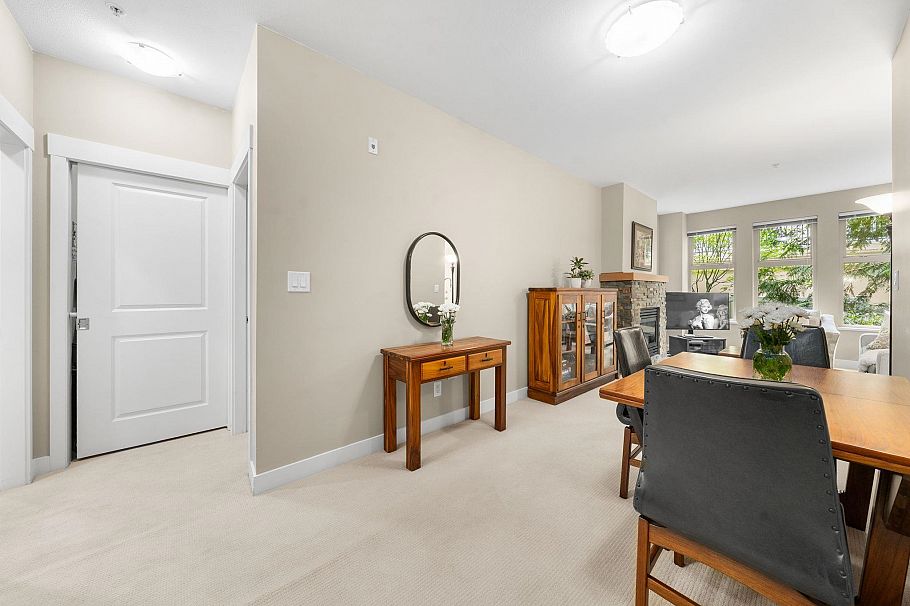 208 188 W 29 Street North Vancouver, BC - 22