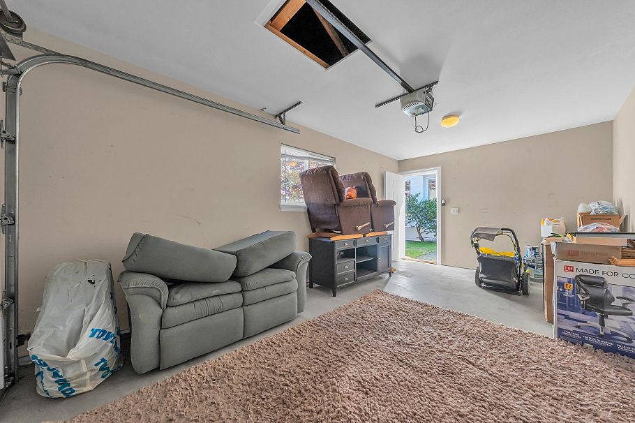 2411 George Street North Vancouver, BC - 38
