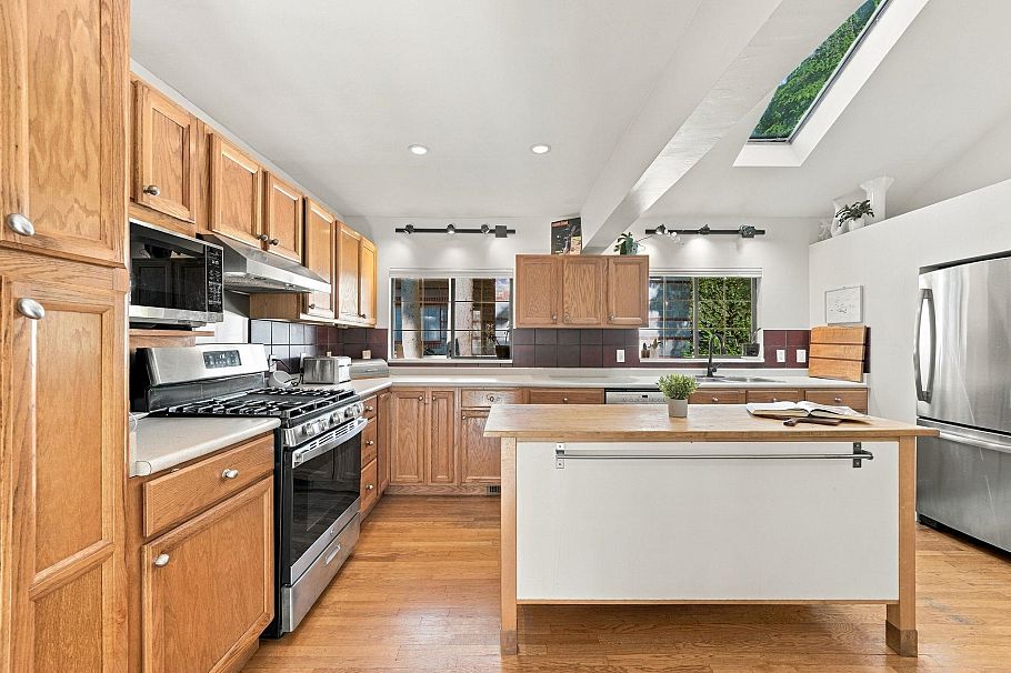 1720 Deep Cove Road North Vancouver, BC - 11