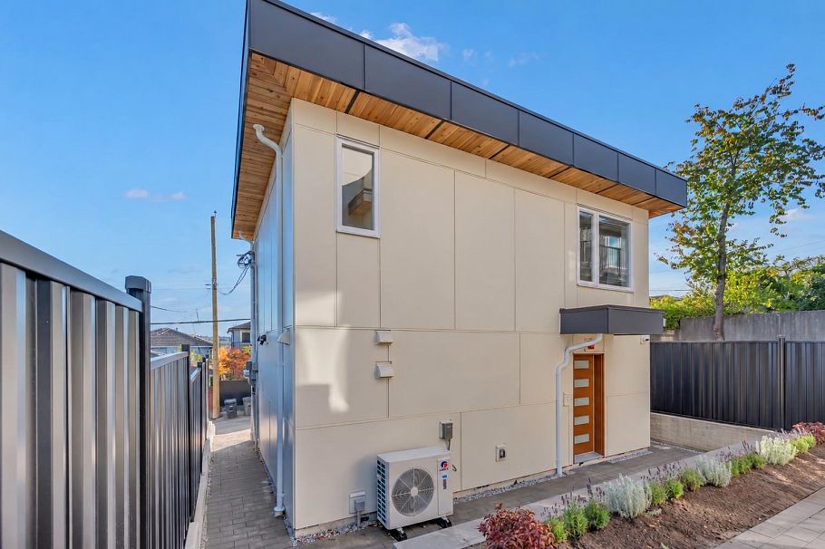 3036 E 5th Avenue Vancouver, BC - 9