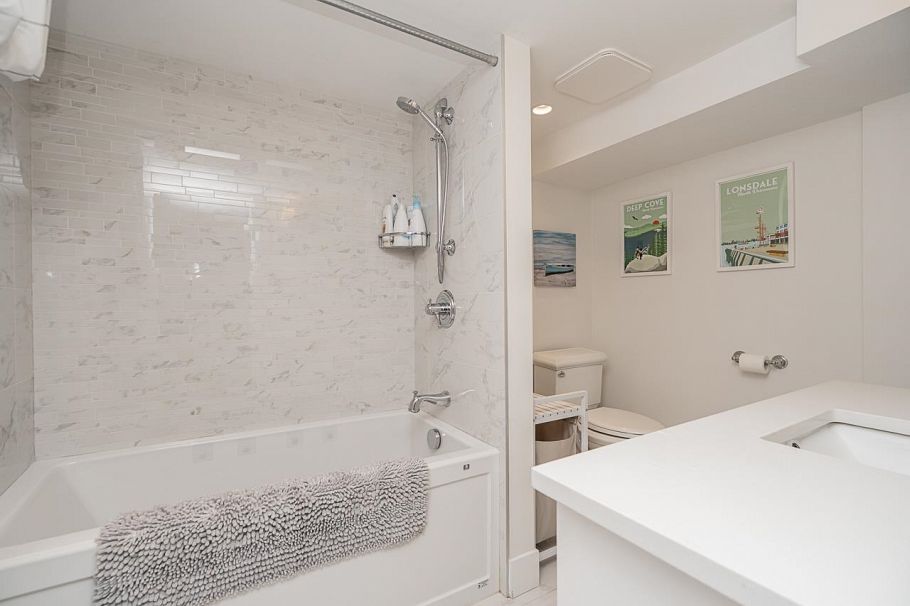 1361 E 15th Street North Vancouver, BC - 26
