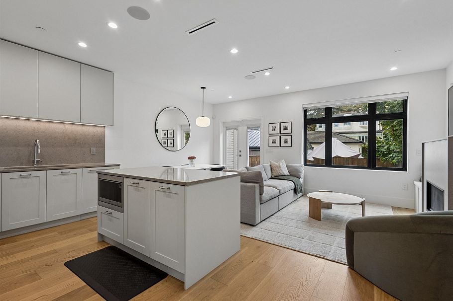 1014 E 16th Avenue Vancouver, BC - 1
