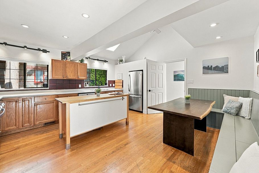 1720 Deep Cove Road North Vancouver, BC - 10