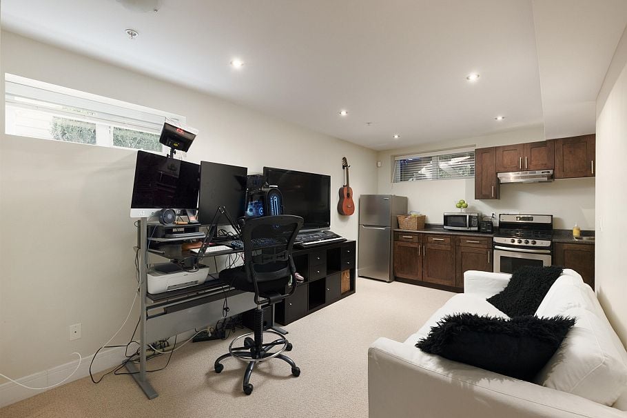 1288 E 24th Avenue Vancouver, BC - 19