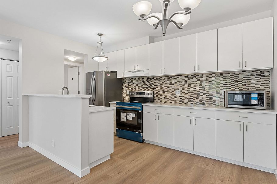 109 1033 St. Georges Avenue North Vancouver, BC - 7