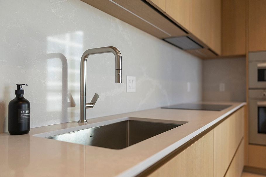 702 1530 W 6th Avenue Vancouver, BC - 6