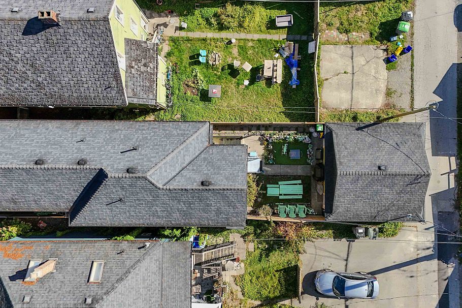 1124 E 12th Avenue Vancouver, BC - 3
