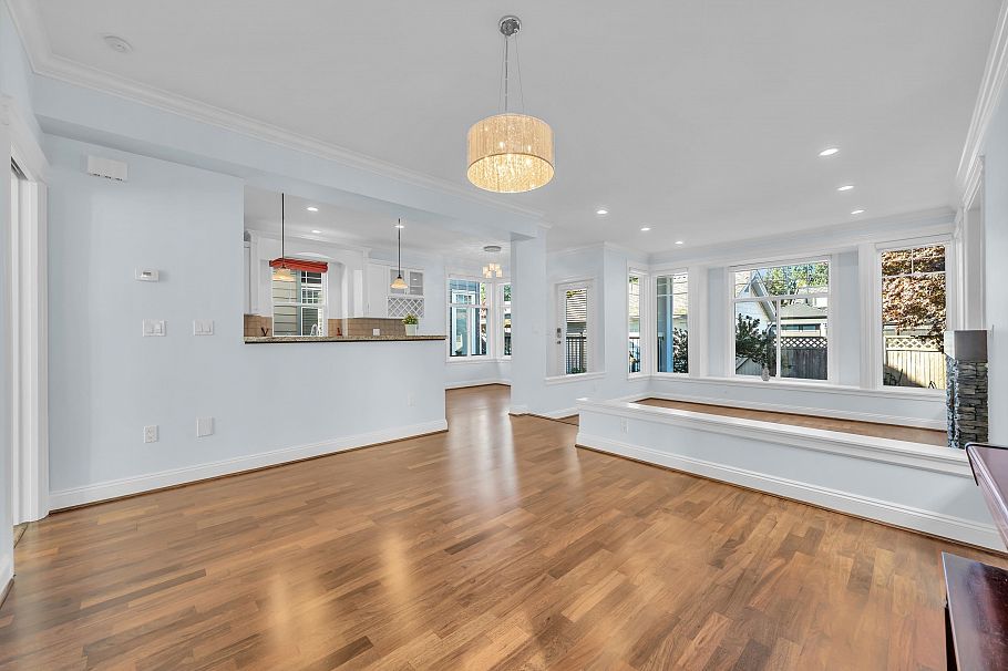 2411 George Street North Vancouver, BC - 16