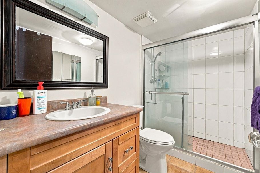 950 Tollcross Road North Vancouver, BC - 25