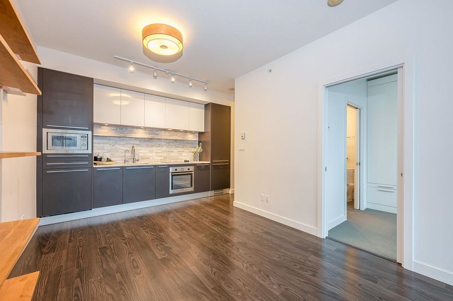 2406 8031 Nunavut Lane Vancouver, BC - 4