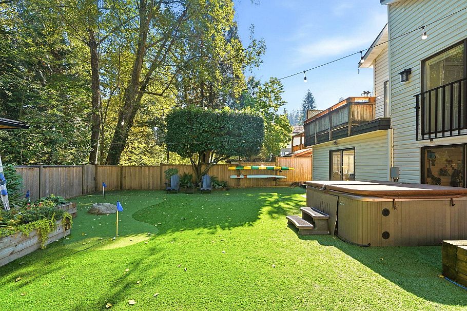 1720 Deep Cove Road North Vancouver, BC - 36