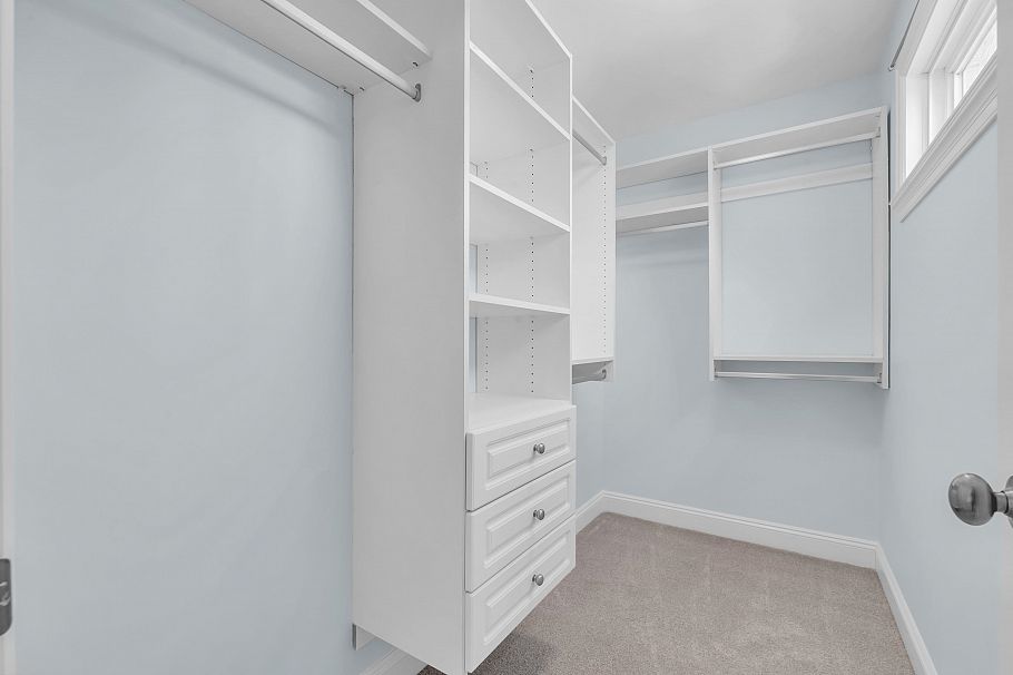 2411 George Street North Vancouver, BC - 9