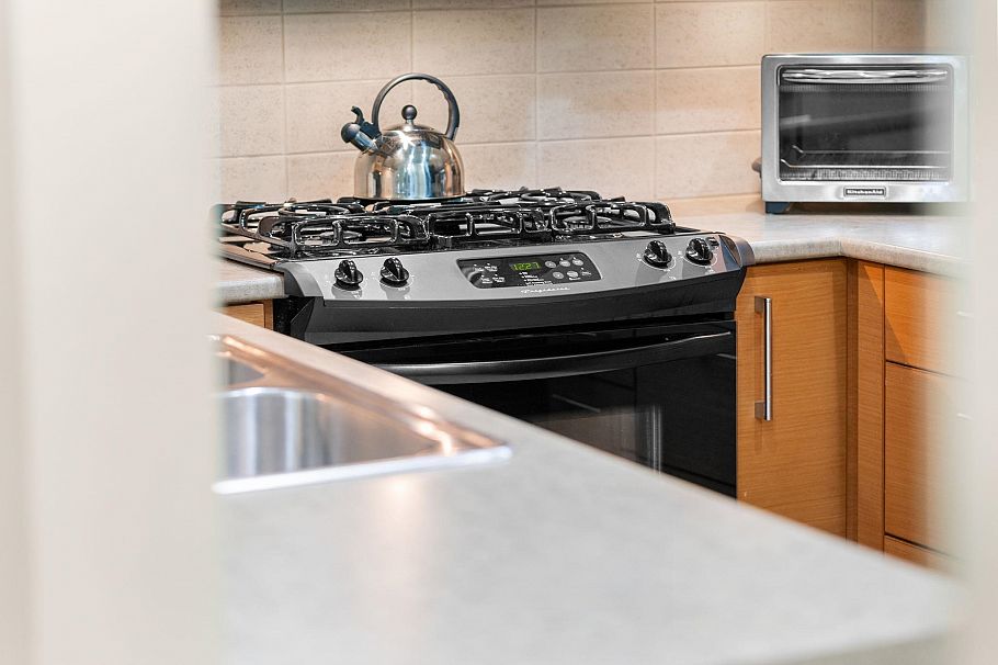 208 188 W 29 Street North Vancouver, BC - 17