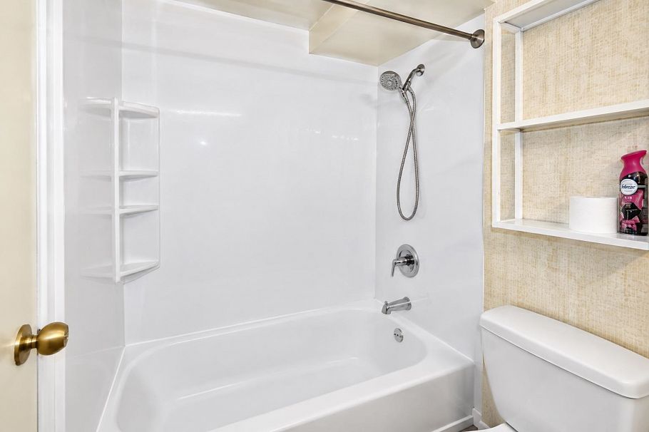 108 1535 Nelson Street Vancouver, BC - 16
