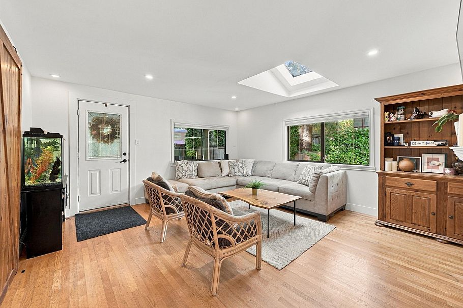 1720 Deep Cove Road North Vancouver, BC - 9