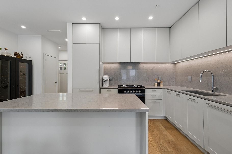 1014 E 16th Avenue Vancouver, BC - 5