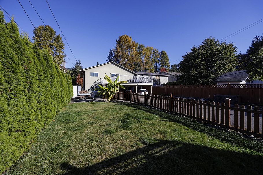 741 E 18th Street North Vancouver, BC - 37