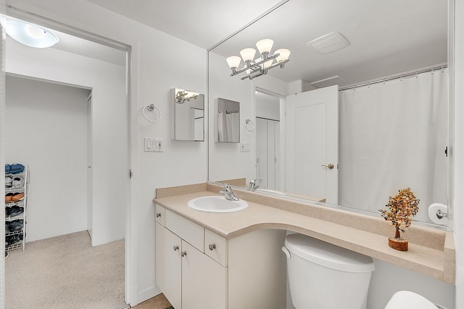 205 1610 Chesterfield Avenue North Vancouver, BC - 25