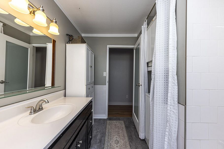 741 E 18th Street North Vancouver, BC - 17