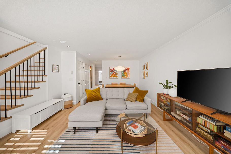 18 222 E 5th Street North Vancouver, BC - 1