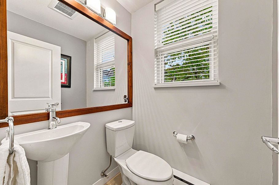 709 Premier Street North Vancouver, BC - 17