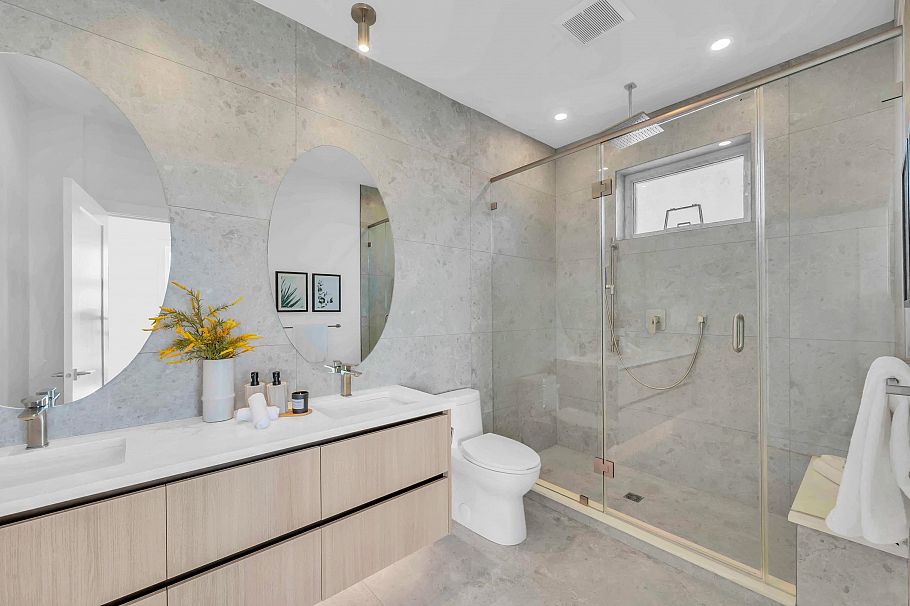 1 3034 E 5th Avenue Vancouver, BC - 26