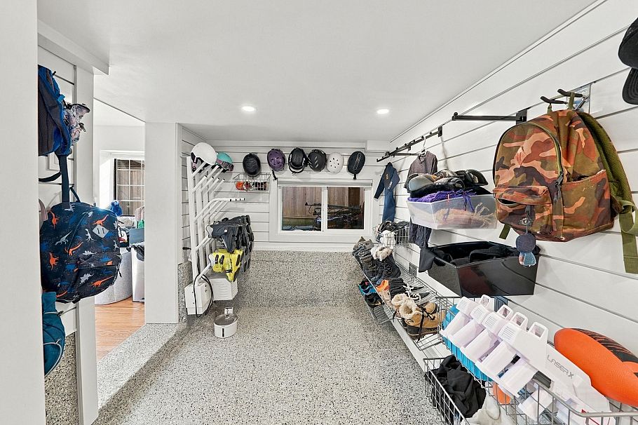 1720 Deep Cove Road North Vancouver, BC - 32