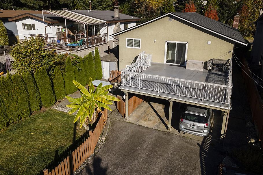 741 E 18th Street North Vancouver, BC - 2