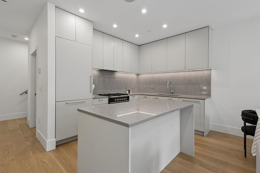 1014 E 16th Avenue Vancouver, BC - 3