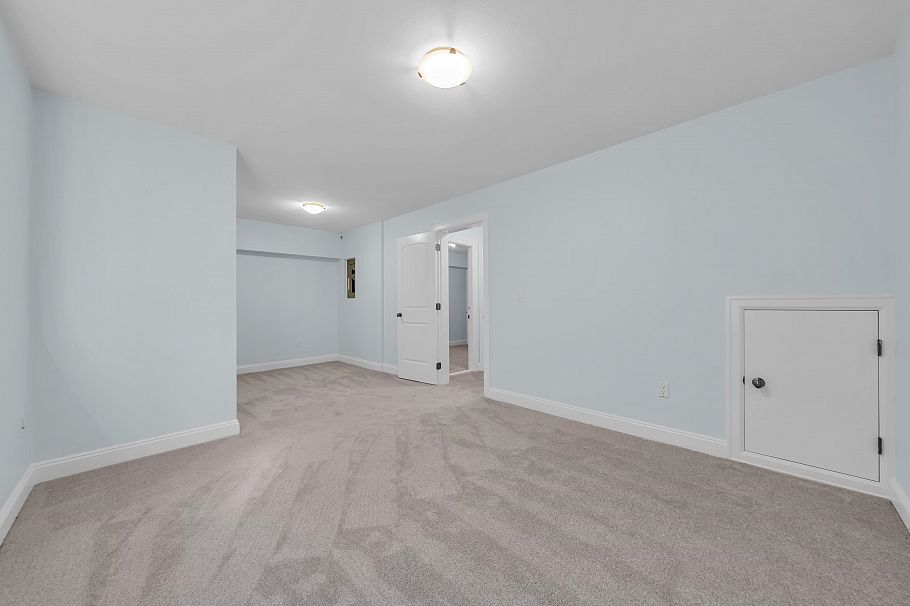 2411 George Street North Vancouver, BC - 27