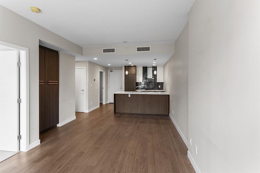305 4963 Cambie Street Vancouver, BC - 2