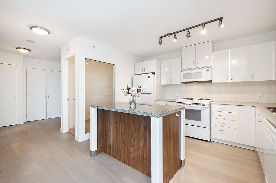 712 175 W 1st Street North Vancouver, BC - 10