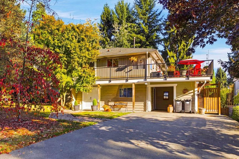 950 Tollcross Road North Vancouver, BC - 1