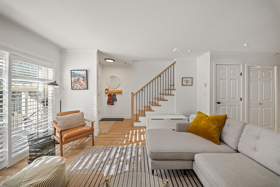 18 222 E 5th Street North Vancouver, BC - 3